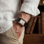 Relógio masculino de couro na cor Preta e caixa dourada