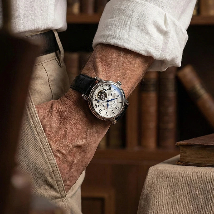 Relógio Masculino Exclusivo com pulseira de couro preta e caixa dourada