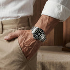 Relógio masculino sofisticado com pulseira de aço prateada e mostrador preto sport