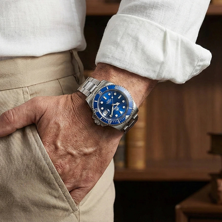 Relógio masculino Momentum Blue elegante com pulseira de aço inox e mostrador azul no pulso